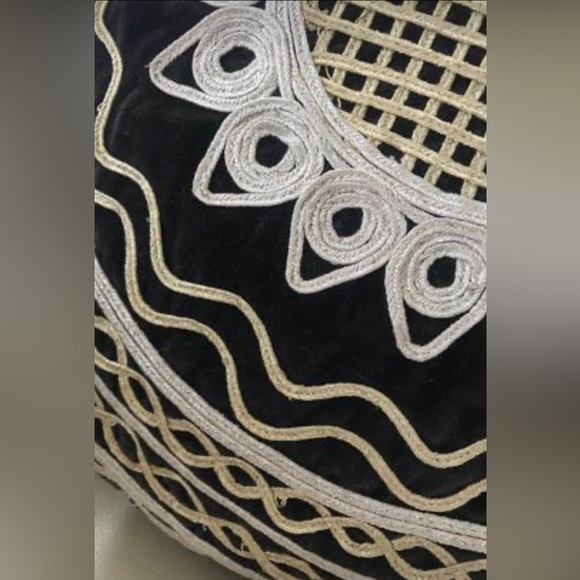 Vintage Exquisite Accent Cushion
D: 14” - Picture 2 of 4